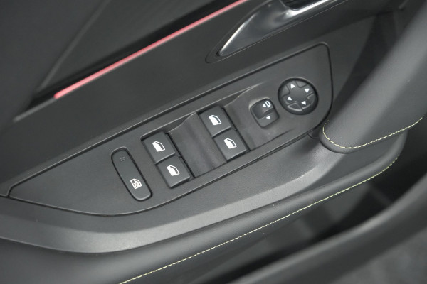 Peugeot 2008 PureTech 130 EAT8 GT | 360 Camera | Adaptieve Cruise Control | Stoelmaasage | Apple Carplay