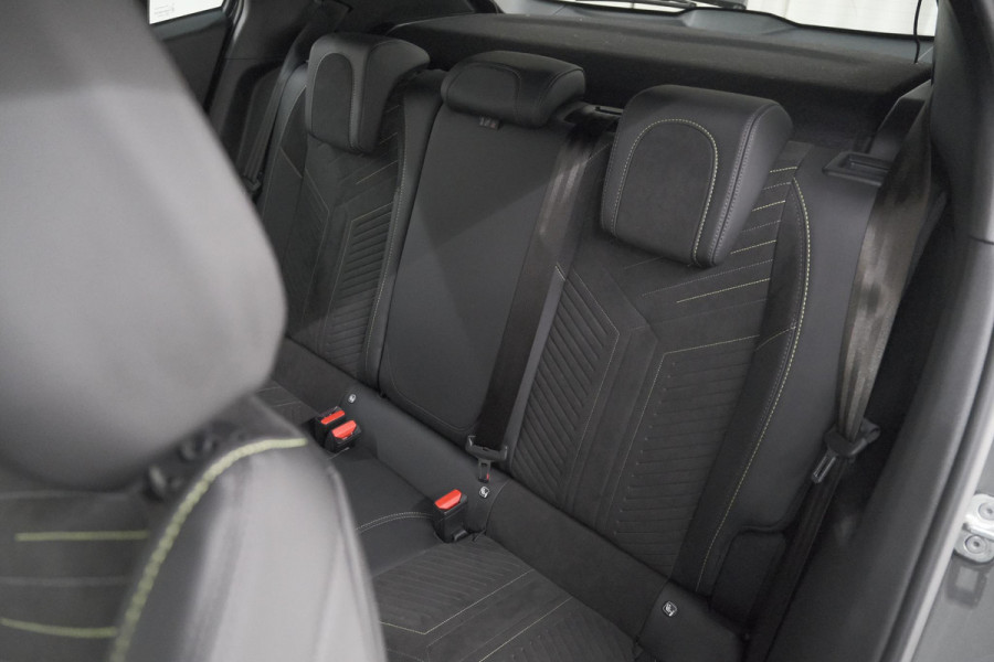 Peugeot 2008 PureTech 130 EAT8 GT | 360 Camera | Adaptieve Cruise Control | Stoelmaasage | Apple Carplay