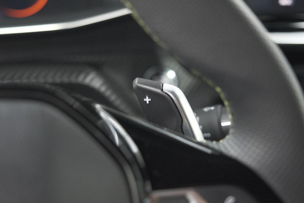 Peugeot 2008 PureTech 130 EAT8 GT | 360 Camera | Adaptieve Cruise Control | Stoelmaasage | Apple Carplay