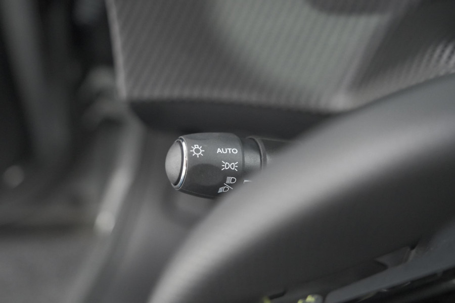 Peugeot 2008 PureTech 130 EAT8 GT | 360 Camera | Adaptieve Cruise Control | Stoelmaasage | Apple Carplay