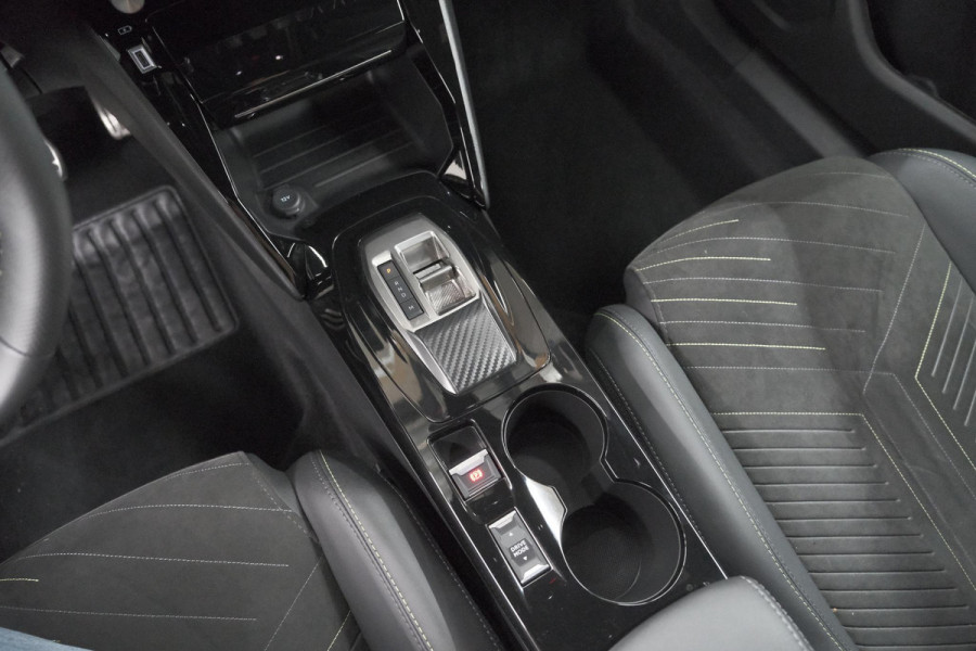 Peugeot 2008 PureTech 130 EAT8 GT | 360 Camera | Adaptieve Cruise Control | Stoelmaasage | Apple Carplay