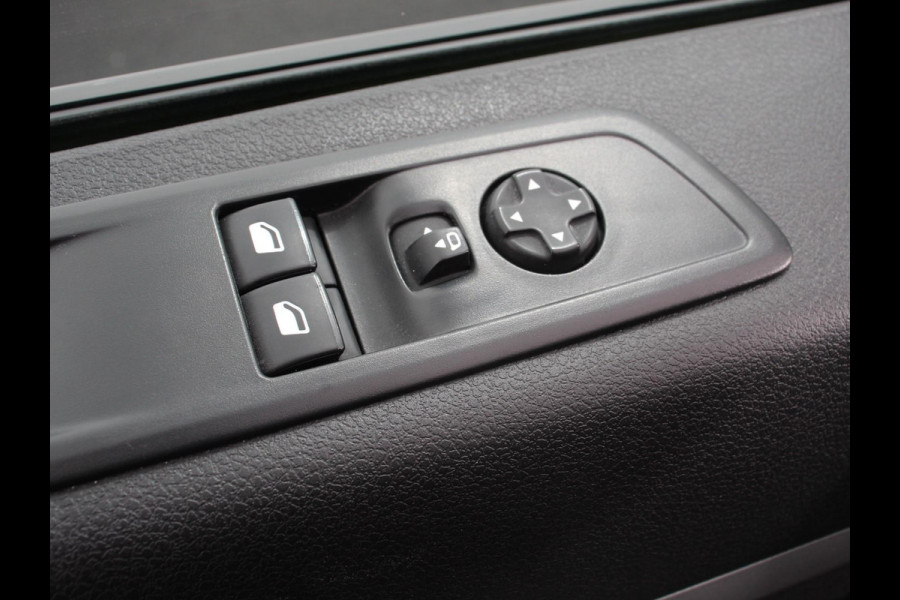 Opel Vivaro 145pk L3H1 Dubbele Cabine Sport Edition Navigatie Climate Control Trekhaak Trekhaak Parkeer sensoren Lichtmetalen Velgen