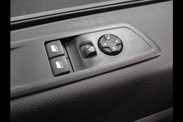 Opel Vivaro 145pk L3H1 Dubbele Cabine Sport Edition Navigatie Climate Control Trekhaak Trekhaak Parkeer sensoren Lichtmetalen Velgen