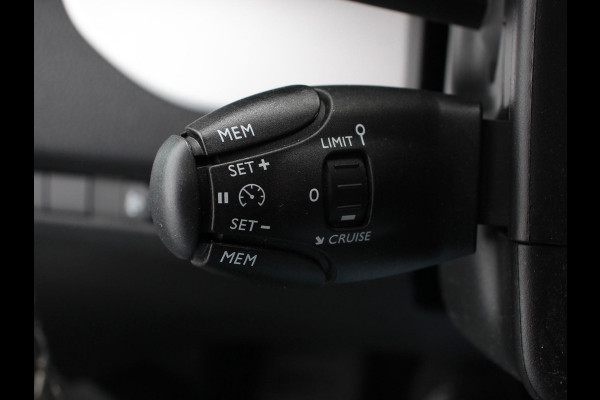 Opel Vivaro 145pk L3H1 Dubbele Cabine Sport Edition Navigatie Climate Control Trekhaak Trekhaak Parkeer sensoren Lichtmetalen Velgen