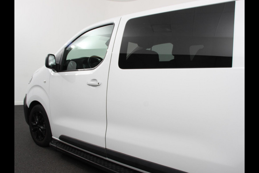 Opel Vivaro 145pk L3H1 Dubbele Cabine Sport Edition Navigatie Climate Control Trekhaak Trekhaak Parkeer sensoren Lichtmetalen Velgen