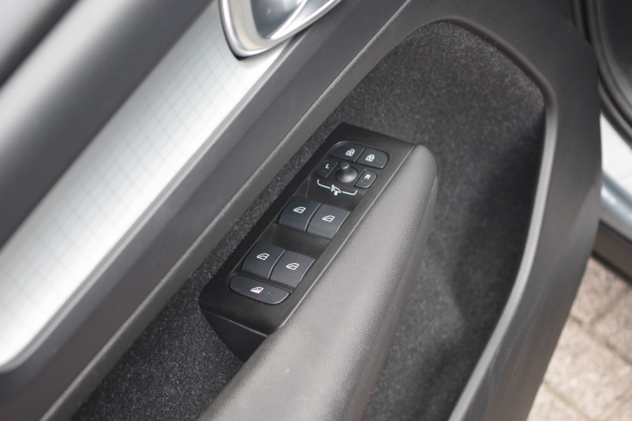 Volvo XC40 1.5 T4 Recharge Inscription Expression 211 PK PHEV, Winterpakket, LED