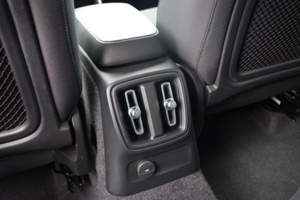 Volvo XC40 1.5 T4 Recharge Inscription Expression 211 PK PHEV, Winterpakket, LED