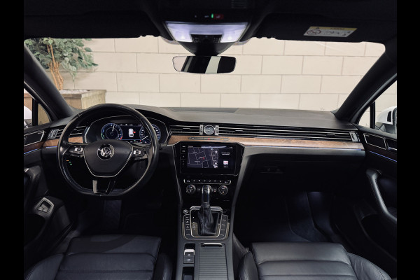Volkswagen Passat Variant 1.4 TSI GTE | Panorama | Trekhaak | Massage