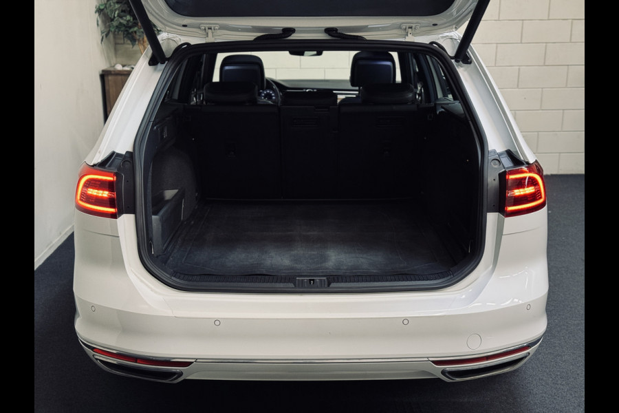 Volkswagen Passat Variant 1.4 TSI GTE | Panorama | Trekhaak | Massage