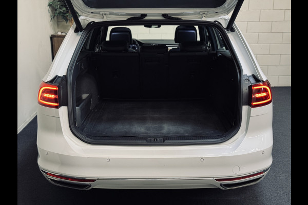 Volkswagen Passat Variant 1.4 TSI GTE | Panorama | Trekhaak | Massage