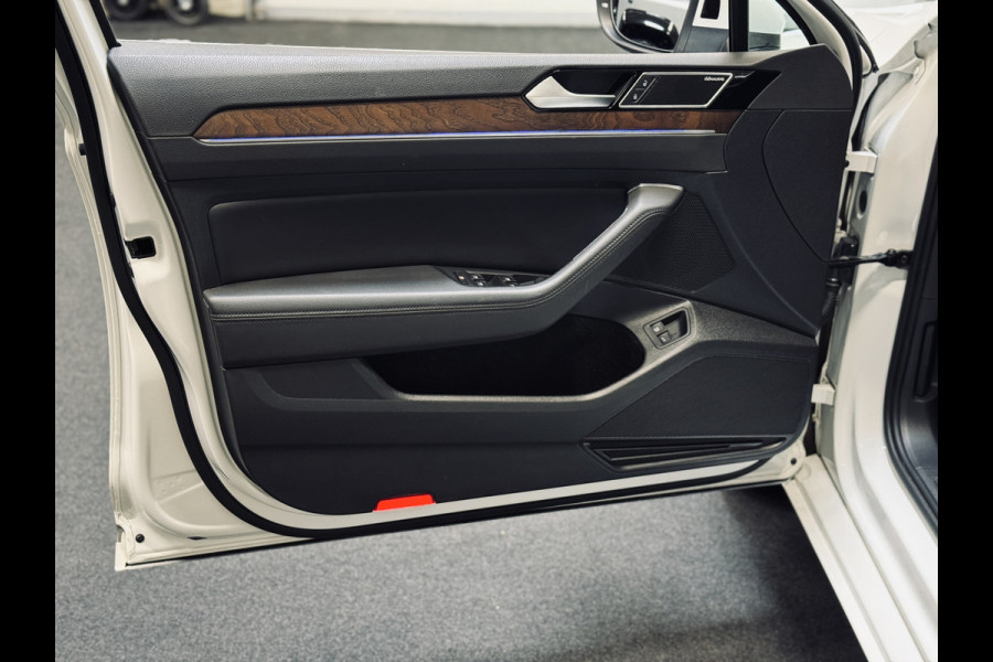 Volkswagen Passat Variant 1.4 TSI GTE | Panorama | Trekhaak | Massage
