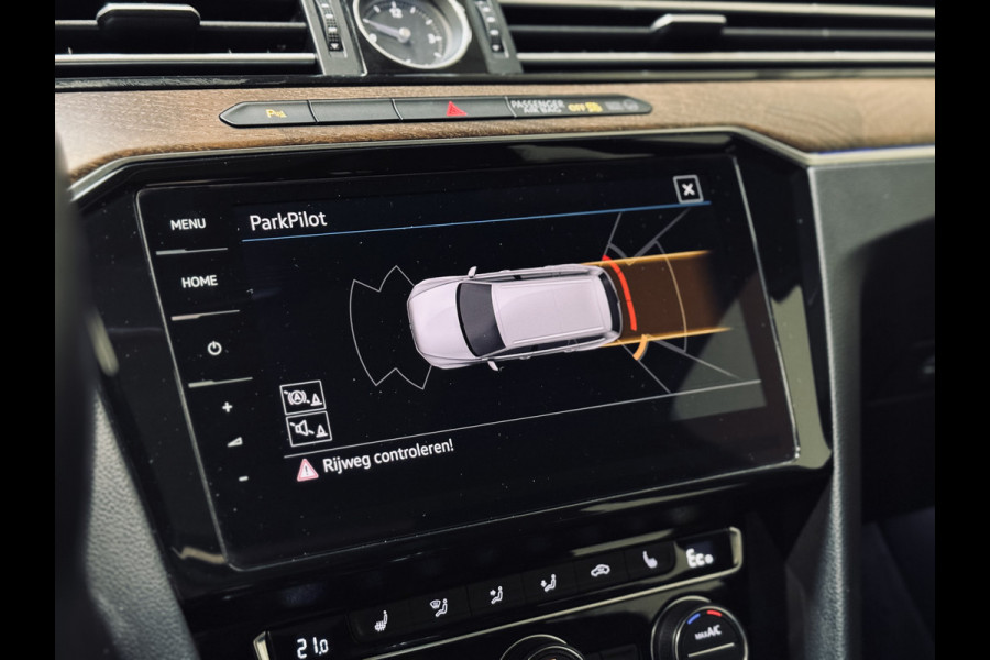 Volkswagen Passat Variant 1.4 TSI GTE | Panorama | Trekhaak | Massage