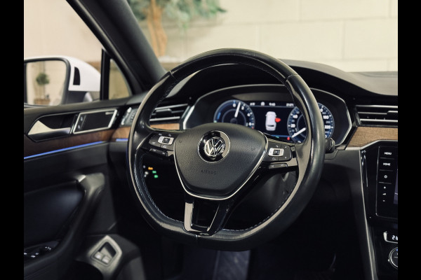Volkswagen Passat Variant 1.4 TSI GTE | Panorama | Trekhaak | Massage