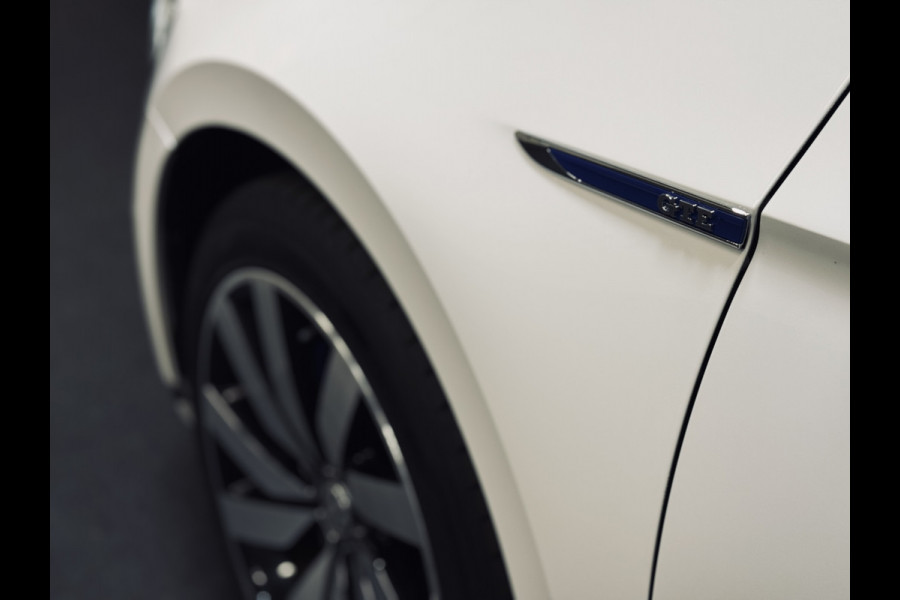 Volkswagen Passat Variant 1.4 TSI GTE | Panorama | Trekhaak | Massage