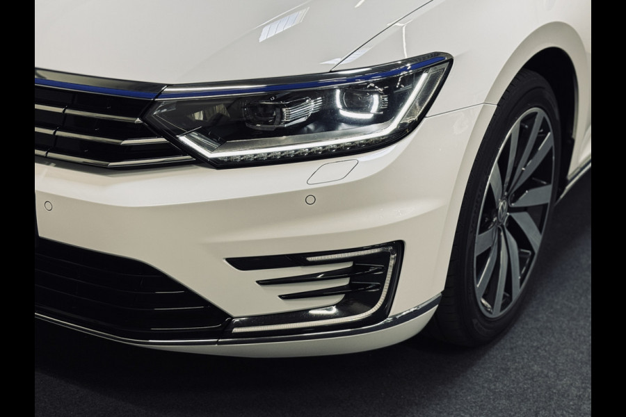 Volkswagen Passat Variant 1.4 TSI GTE | Panorama | Trekhaak | Massage