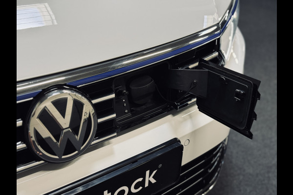 Volkswagen Passat Variant 1.4 TSI GTE | Panorama | Trekhaak | Massage
