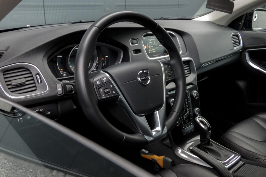 Volvo V40 Cross Country 1.5 T3 Polar+ Luxury | TREKHAAK | ACC | HARMAN/KARDON | BLIS | CAMERA