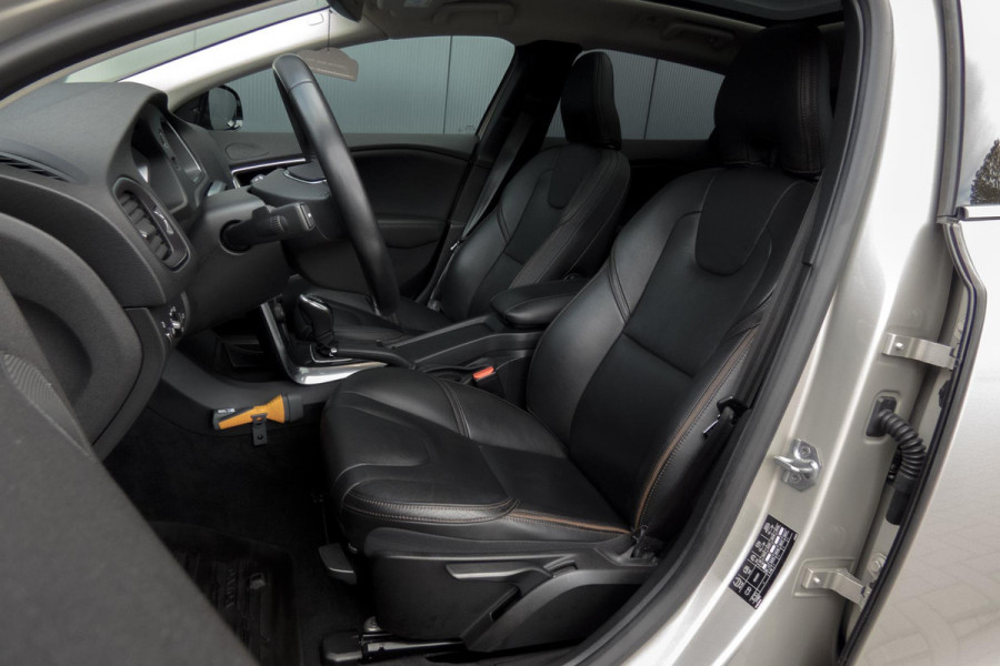 Volvo V40 Cross Country 1.5 T3 Polar+ Luxury | TREKHAAK | ACC | HARMAN/KARDON | BLIS | CAMERA