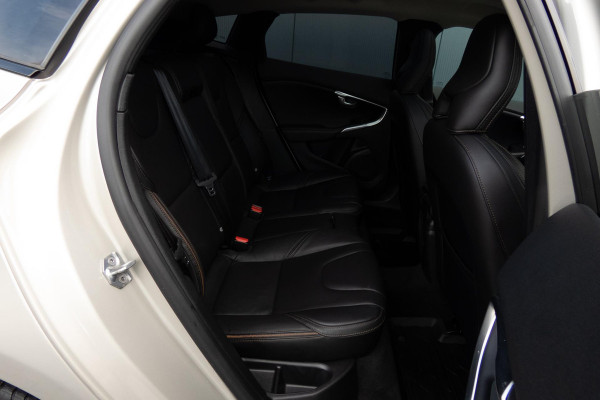 Volvo V40 Cross Country 1.5 T3 Polar+ Luxury | TREKHAAK | ACC | HARMAN/KARDON | BLIS | CAMERA