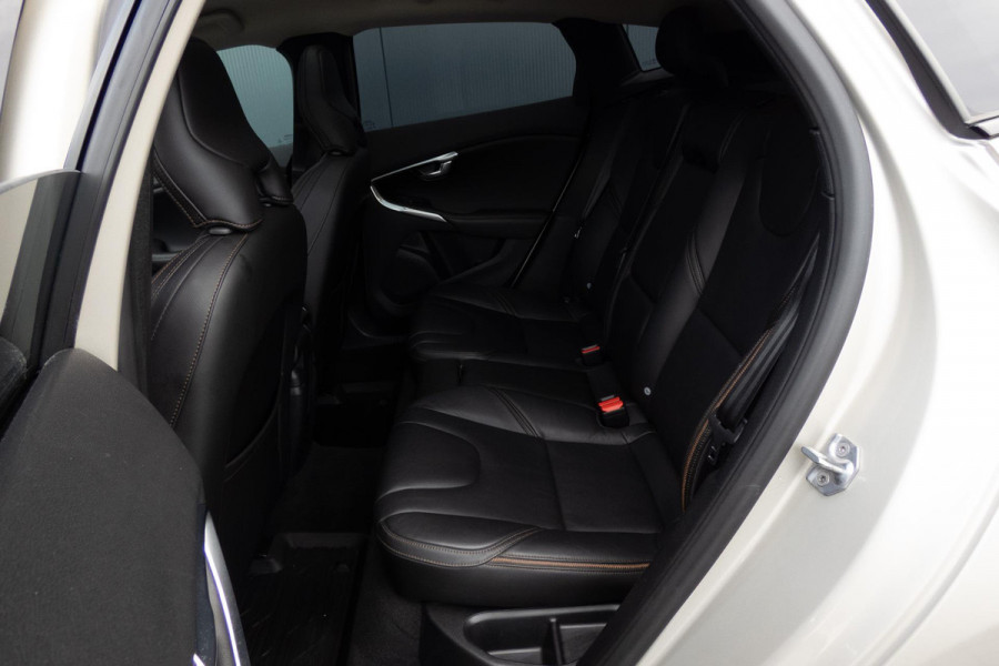 Volvo V40 Cross Country 1.5 T3 Polar+ Luxury | TREKHAAK | ACC | HARMAN/KARDON | BLIS | CAMERA