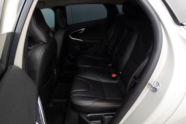 Volvo V40 Cross Country 1.5 T3 Polar+ Luxury | TREKHAAK | ACC | HARMAN/KARDON | BLIS | CAMERA