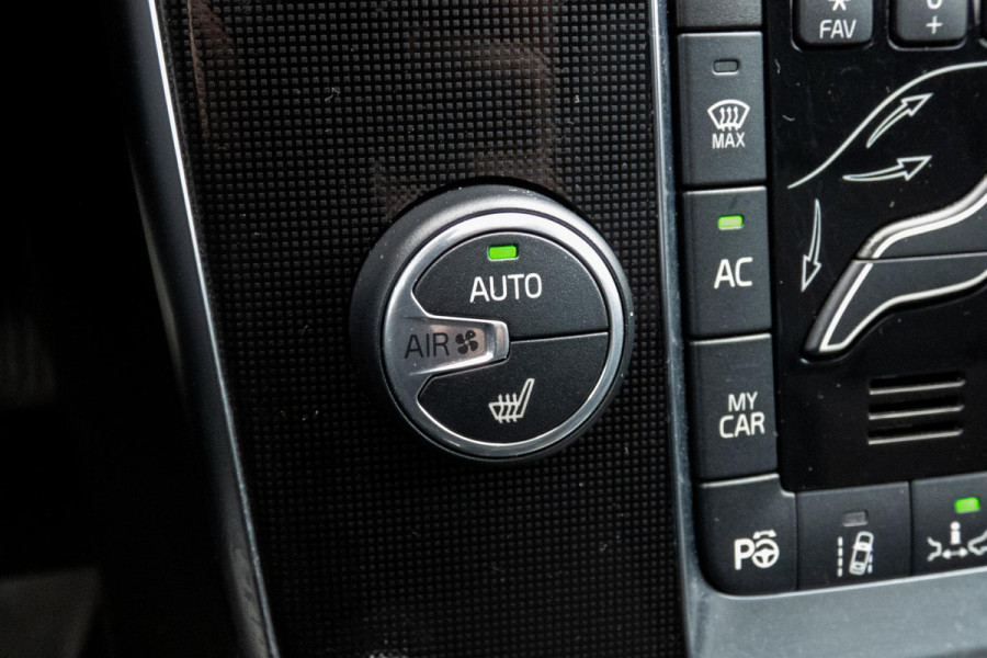 Volvo V40 Cross Country 1.5 T3 Polar+ Luxury | TREKHAAK | ACC | HARMAN/KARDON | BLIS | CAMERA