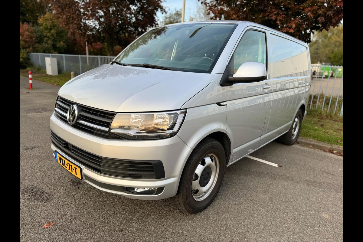 Volkswagen Transporter 2.0 TDI L1H2 Highline DSG Camera 204PK ACC