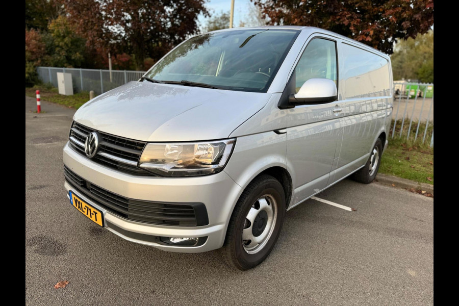 Volkswagen Transporter 2.0 TDI L1H2 Highline DSG Camera 204PK ACC