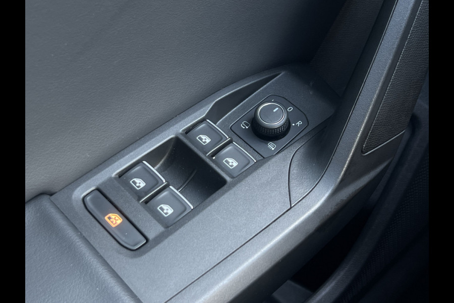 Seat Leon 1.5 eTSI FR Business Intense | Virtual Cockpit | Trekhaak | Wireless Carplay | 18 inch