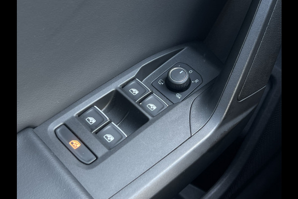 Seat Leon 1.5 eTSI FR Business Intense | Virtual Cockpit | Trekhaak | Wireless Carplay | 18 inch