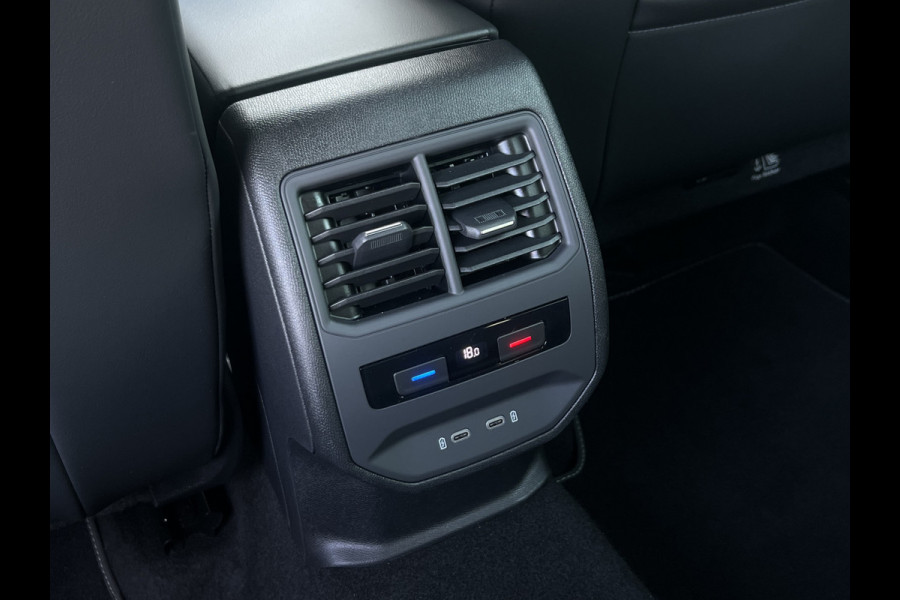 Seat Leon 1.5 eTSI FR Business Intense | Virtual Cockpit | Trekhaak | Wireless Carplay | 18 inch