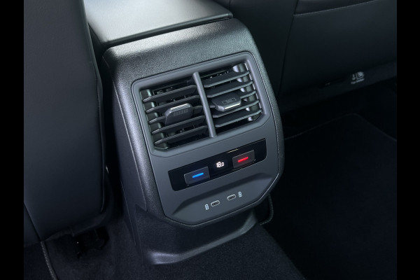Seat Leon 1.5 eTSI FR Business Intense | Virtual Cockpit | Trekhaak | Wireless Carplay | 18 inch