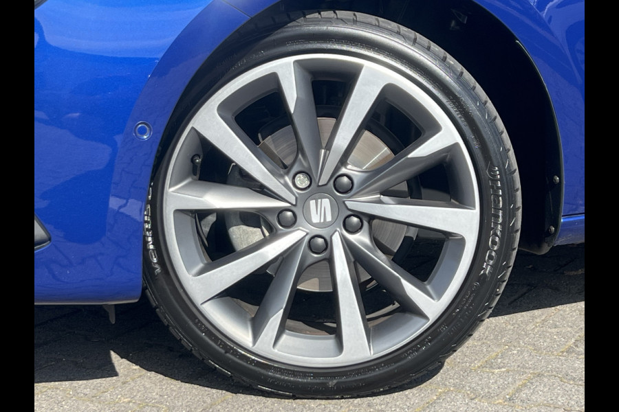 Seat Leon 1.5 eTSI FR Business Intense | Virtual Cockpit | Trekhaak | Wireless Carplay | 18 inch