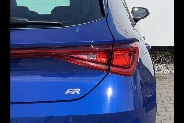 Seat Leon 1.5 eTSI FR Business Intense | Virtual Cockpit | Trekhaak | Wireless Carplay | 18 inch