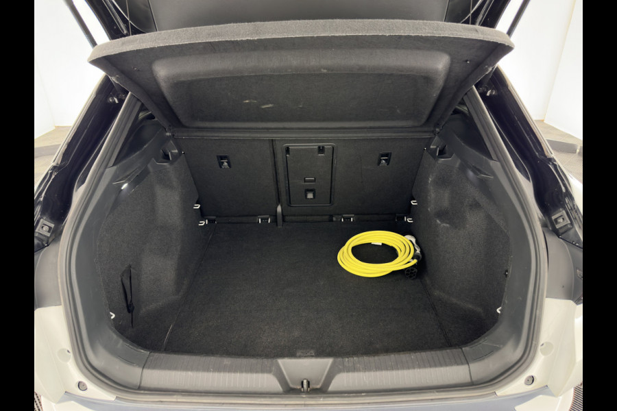 Volkswagen ID.4 First 77 kWh [ 3-Fase ] (INCL-BTW) *HEAT-PUMP | LEATHER-MICROFIBRE | FULL-LED | HEATED-COMFORTSEATS | DIGI-COCKPIT | AMBIENT-LIGHT | NAVI-FULLMAP | ECC | PDC | TOWBAR | PRIVACY-GLASS | CRUISE | CAMERA | CARPLAY | 20