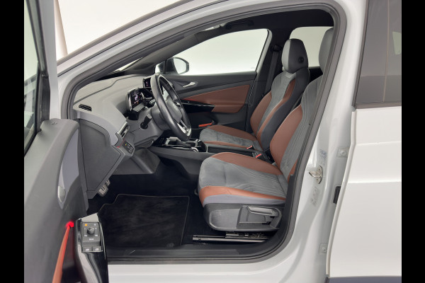 Volkswagen ID.4 First 77 kWh [ 3-Fase ] (INCL-BTW) *HEAT-PUMP | LEATHER-MICROFIBRE | FULL-LED | HEATED-COMFORTSEATS | DIGI-COCKPIT | AMBIENT-LIGHT | NAVI-FULLMAP | ECC | PDC | TOWBAR | PRIVACY-GLASS | CRUISE | CAMERA | CARPLAY | 20
