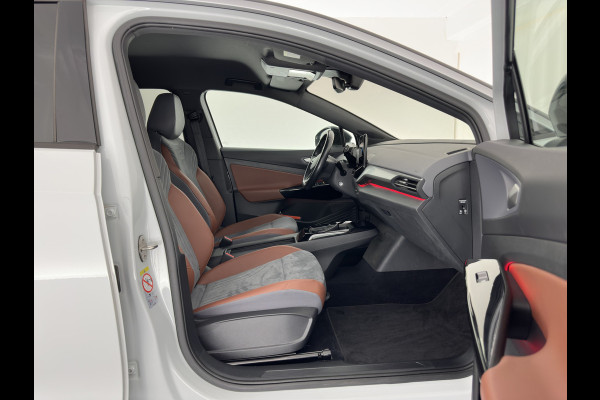 Volkswagen ID.4 First 77 kWh [ 3-Fase ] (INCL-BTW) *HEAT-PUMP | LEATHER-MICROFIBRE | FULL-LED | HEATED-COMFORTSEATS | DIGI-COCKPIT | AMBIENT-LIGHT | NAVI-FULLMAP | ECC | PDC | TOWBAR | PRIVACY-GLASS | CRUISE | CAMERA | CARPLAY | 20