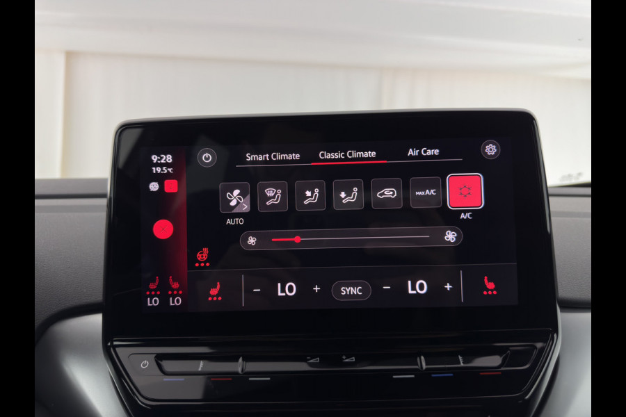 Volkswagen ID.4 First 77 kWh [ 3-Fase ] (INCL-BTW) *HEAT-PUMP | LEATHER-MICROFIBRE | FULL-LED | HEATED-COMFORTSEATS | DIGI-COCKPIT | AMBIENT-LIGHT | NAVI-FULLMAP | ECC | PDC | TOWBAR | PRIVACY-GLASS | CRUISE | CAMERA | CARPLAY | 20