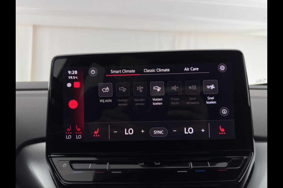 Volkswagen ID.4 First 77 kWh [ 3-Fase ] (INCL-BTW) *HEAT-PUMP | LEATHER-MICROFIBRE | FULL-LED | HEATED-COMFORTSEATS | DIGI-COCKPIT | AMBIENT-LIGHT | NAVI-FULLMAP | ECC | PDC | TOWBAR | PRIVACY-GLASS | CRUISE | CAMERA | CARPLAY | 20