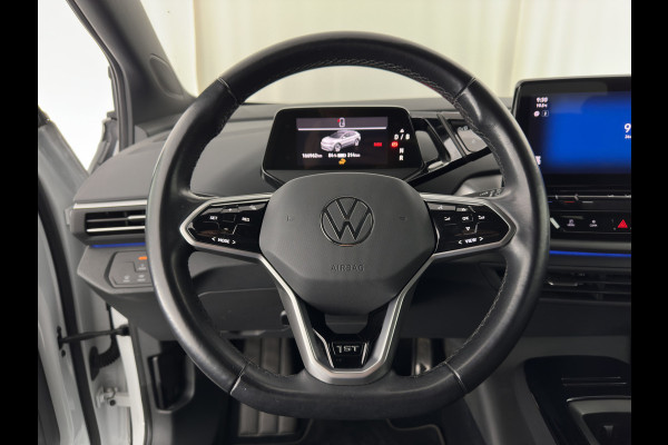 Volkswagen ID.4 First 77 kWh [ 3-Fase ] (INCL-BTW) *HEAT-PUMP | LEATHER-MICROFIBRE | FULL-LED | HEATED-COMFORTSEATS | DIGI-COCKPIT | AMBIENT-LIGHT | NAVI-FULLMAP | ECC | PDC | TOWBAR | PRIVACY-GLASS | CRUISE | CAMERA | CARPLAY | 20