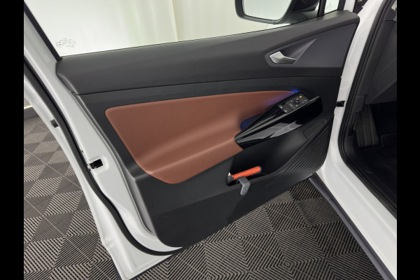 Volkswagen ID.4 First 77 kWh [ 3-Fase ] (INCL-BTW) *HEAT-PUMP | LEATHER-MICROFIBRE | FULL-LED | HEATED-COMFORTSEATS | DIGI-COCKPIT | AMBIENT-LIGHT | NAVI-FULLMAP | ECC | PDC | TOWBAR | PRIVACY-GLASS | CRUISE | CAMERA | CARPLAY | 20