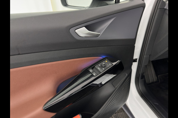 Volkswagen ID.4 First 77 kWh [ 3-Fase ] (INCL-BTW) *HEAT-PUMP | LEATHER-MICROFIBRE | FULL-LED | HEATED-COMFORTSEATS | DIGI-COCKPIT | AMBIENT-LIGHT | NAVI-FULLMAP | ECC | PDC | TOWBAR | PRIVACY-GLASS | CRUISE | CAMERA | CARPLAY | 20