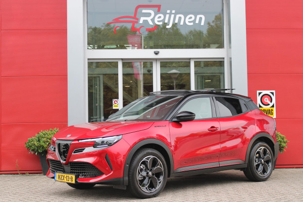 Alfa Romeo junior 1.2 Turbo 136PK IBRIDA SPECIALE | NIEUWE AUTO! | PANORAMISCH SCHUIF/KANTEL DAK | SPORT PACK: SABELT SPORT STOELEN/ALCANTARA STUURWIEL | TECHNO PACK: LED MATRIX KOPLAMPEN/DRAADLOZE TELEFOONLADER/ACHTERUITRIJ CAMERA | VERWARMBARE VOORRUIT | 18" LICHTMETALEN VELGEN "PETALI" | DRAADLOZE APPLE CARPLAY/ANDROID AUTO | BRERA RED MET ZWART DAK | NAVIGATIE | STOEL VERWARMING | DODEHOEK DETECTIE | ELEKTRISCH BEDIENBARE ACHTERKLEP | KEYLESS ENTRY/START | ADAPTIVE CRUISE CONTROL |