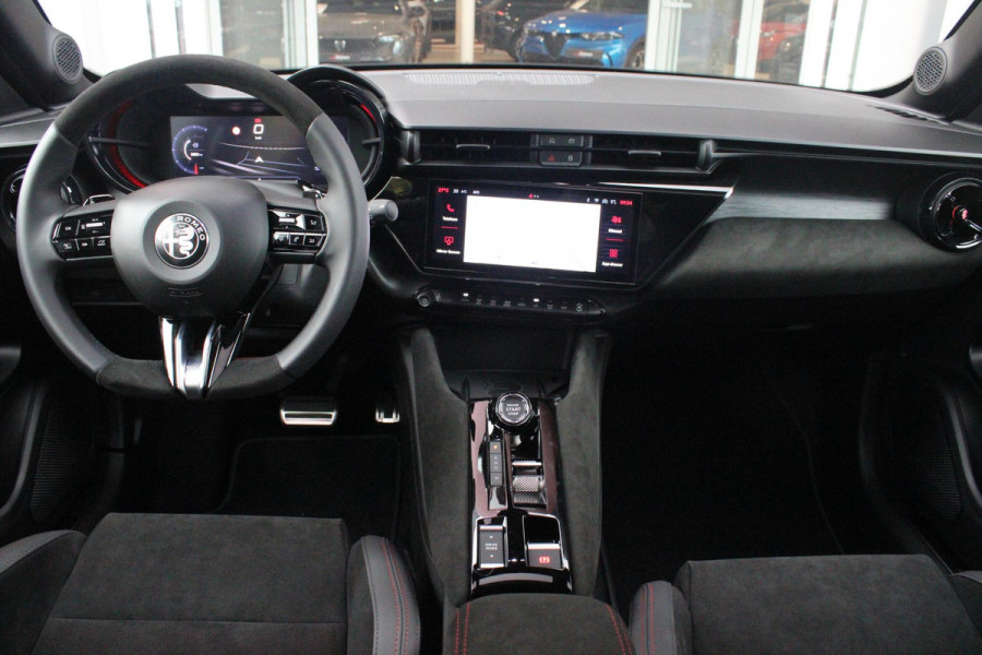 Alfa Romeo junior 1.2 Turbo 136PK IBRIDA SPECIALE | NIEUWE AUTO! | PANORAMISCH SCHUIF/KANTEL DAK | SPORT PACK: SABELT SPORT STOELEN/ALCANTARA STUURWIEL | TECHNO PACK: LED MATRIX KOPLAMPEN/DRAADLOZE TELEFOONLADER/ACHTERUITRIJ CAMERA | VERWARMBARE VOORRUIT | 18" LICHTMETALEN VELGEN "PETALI" | DRAADLOZE APPLE CARPLAY/ANDROID AUTO | BRERA RED MET ZWART DAK | NAVIGATIE | STOEL VERWARMING | DODEHOEK DETECTIE | ELEKTRISCH BEDIENBARE ACHTERKLEP | KEYLESS ENTRY/START | ADAPTIVE CRUISE CONTROL |