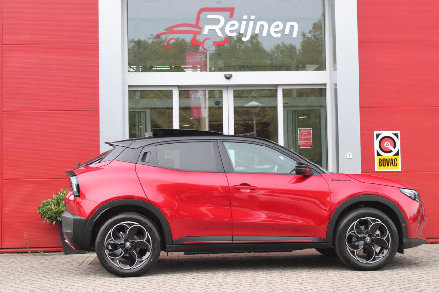 Alfa Romeo junior 1.2 Turbo 136PK IBRIDA SPECIALE | NIEUWE AUTO! | PANORAMISCH SCHUIF/KANTEL DAK | SPORT PACK: SABELT SPORT STOELEN/ALCANTARA STUURWIEL | TECHNO PACK: LED MATRIX KOPLAMPEN/DRAADLOZE TELEFOONLADER/ACHTERUITRIJ CAMERA | VERWARMBARE VOORRUIT | 18" LICHTMETALEN VELGEN "PETALI" | DRAADLOZE APPLE CARPLAY/ANDROID AUTO | BRERA RED MET ZWART DAK | NAVIGATIE | STOEL VERWARMING | DODEHOEK DETECTIE | ELEKTRISCH BEDIENBARE ACHTERKLEP | KEYLESS ENTRY/START | ADAPTIVE CRUISE CONTROL |