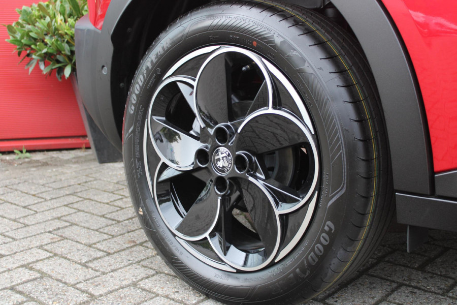 Alfa Romeo junior 1.2 Turbo 136PK IBRIDA SPECIALE | NIEUWE AUTO! | PANORAMISCH SCHUIF/KANTEL DAK | SPORT PACK: SABELT SPORT STOELEN/ALCANTARA STUURWIEL | TECHNO PACK: LED MATRIX KOPLAMPEN/DRAADLOZE TELEFOONLADER/ACHTERUITRIJ CAMERA | VERWARMBARE VOORRUIT | 18" LICHTMETALEN VELGEN "PETALI" | DRAADLOZE APPLE CARPLAY/ANDROID AUTO | BRERA RED MET ZWART DAK | NAVIGATIE | STOEL VERWARMING | DODEHOEK DETECTIE | ELEKTRISCH BEDIENBARE ACHTERKLEP | KEYLESS ENTRY/START | ADAPTIVE CRUISE CONTROL |