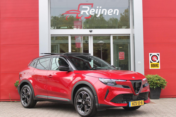 Alfa Romeo junior 1.2 Turbo 136PK IBRIDA SPECIALE | NIEUWE AUTO! | PANORAMISCH SCHUIF/KANTEL DAK | SPORT PACK: SABELT SPORT STOELEN/ALCANTARA STUURWIEL | TECHNO PACK: LED MATRIX KOPLAMPEN/DRAADLOZE TELEFOONLADER/ACHTERUITRIJ CAMERA | VERWARMBARE VOORRUIT | 18" LICHTMETALEN VELGEN "PETALI" | DRAADLOZE APPLE CARPLAY/ANDROID AUTO | BRERA RED MET ZWART DAK | NAVIGATIE | STOEL VERWARMING | DODEHOEK DETECTIE | ELEKTRISCH BEDIENBARE ACHTERKLEP | KEYLESS ENTRY/START | ADAPTIVE CRUISE CONTROL |