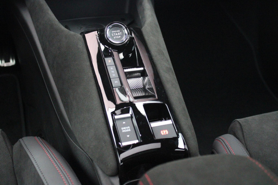 Alfa Romeo junior 1.2 Turbo 136PK IBRIDA SPECIALE | NIEUWE AUTO! | PANORAMISCH SCHUIF/KANTEL DAK | SPORT PACK: SABELT SPORT STOELEN/ALCANTARA STUURWIEL | TECHNO PACK: LED MATRIX KOPLAMPEN/DRAADLOZE TELEFOONLADER/ACHTERUITRIJ CAMERA | VERWARMBARE VOORRUIT | 18" LICHTMETALEN VELGEN "PETALI" | DRAADLOZE APPLE CARPLAY/ANDROID AUTO | BRERA RED MET ZWART DAK | NAVIGATIE | STOEL VERWARMING | DODEHOEK DETECTIE | ELEKTRISCH BEDIENBARE ACHTERKLEP | KEYLESS ENTRY/START | ADAPTIVE CRUISE CONTROL |