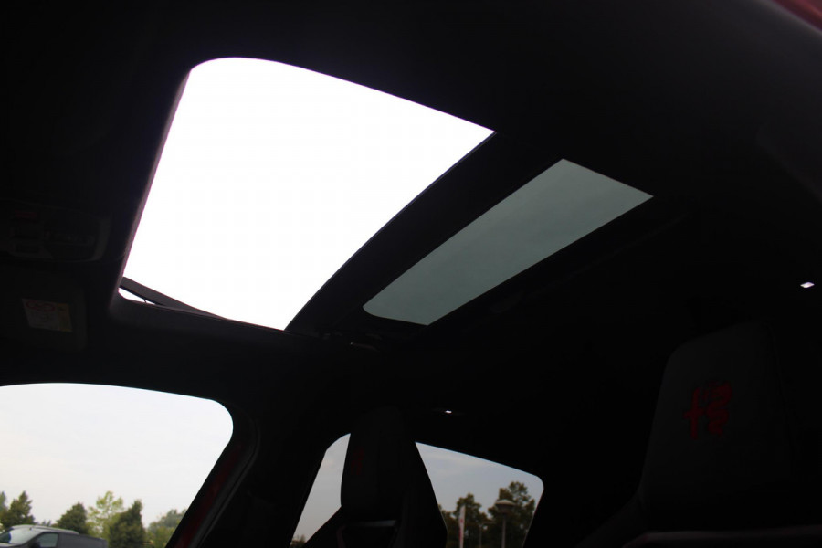 Alfa Romeo junior 1.2 Turbo 136PK IBRIDA SPECIALE | NIEUWE AUTO! | PANORAMISCH SCHUIF/KANTEL DAK | SPORT PACK: SABELT SPORT STOELEN/ALCANTARA STUURWIEL | TECHNO PACK: LED MATRIX KOPLAMPEN/DRAADLOZE TELEFOONLADER/ACHTERUITRIJ CAMERA | VERWARMBARE VOORRUIT | 18" LICHTMETALEN VELGEN "PETALI" | DRAADLOZE APPLE CARPLAY/ANDROID AUTO | BRERA RED MET ZWART DAK | NAVIGATIE | STOEL VERWARMING | DODEHOEK DETECTIE | ELEKTRISCH BEDIENBARE ACHTERKLEP | KEYLESS ENTRY/START | ADAPTIVE CRUISE CONTROL |