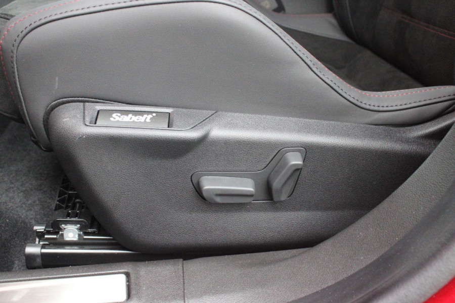Alfa Romeo junior 1.2 Turbo 136PK IBRIDA SPECIALE | NIEUWE AUTO! | PANORAMISCH SCHUIF/KANTEL DAK | SPORT PACK: SABELT SPORT STOELEN/ALCANTARA STUURWIEL | TECHNO PACK: LED MATRIX KOPLAMPEN/DRAADLOZE TELEFOONLADER/ACHTERUITRIJ CAMERA | VERWARMBARE VOORRUIT | 18" LICHTMETALEN VELGEN "PETALI" | DRAADLOZE APPLE CARPLAY/ANDROID AUTO | BRERA RED MET ZWART DAK | NAVIGATIE | STOEL VERWARMING | DODEHOEK DETECTIE | ELEKTRISCH BEDIENBARE ACHTERKLEP | KEYLESS ENTRY/START | ADAPTIVE CRUISE CONTROL |